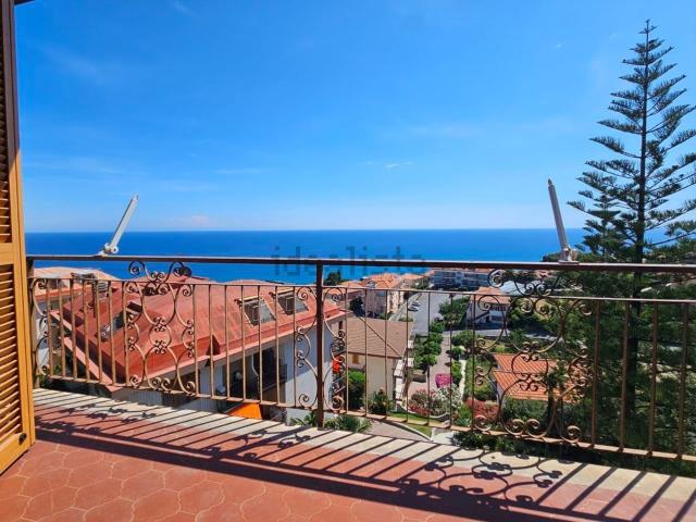 Appartamento in vendita a Costarainera, Liguria