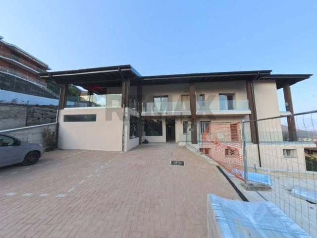 Appartamento in vendita a Cadegliano, Cadegliano-Viconago