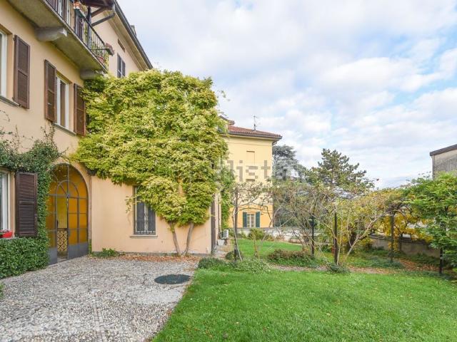 Appartamento in vendita a Crevenna, Erba
