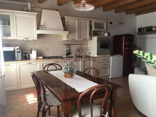 Appartamento in vendita a Crespano Del Grappa, Veneto