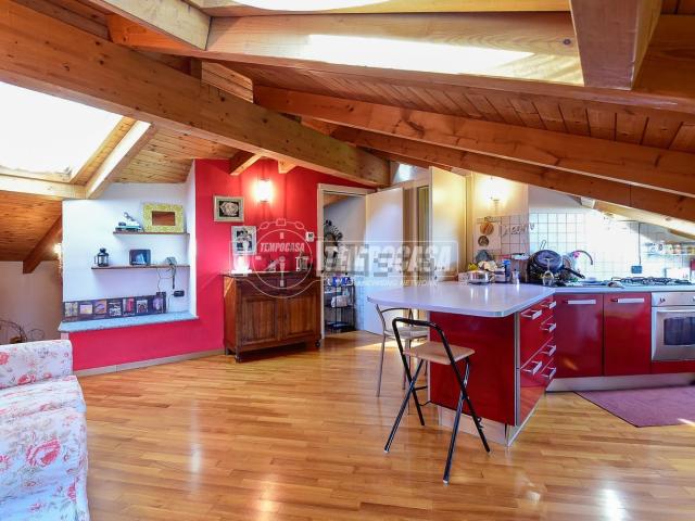 Appartamento in vendita a Rovere, Erba
