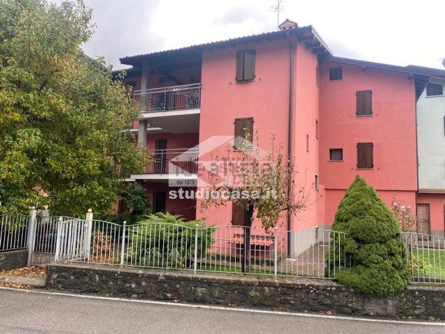 Appartamento in vendita a Comunità Montana della Valle Brembana, Zogno