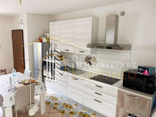 Appartamento in vendita a Barlassina, Lombardia