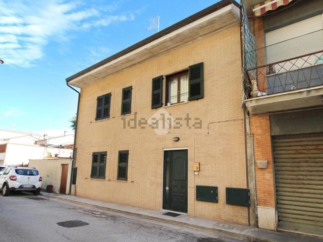 Appartamento in vendita a Centro, Marche