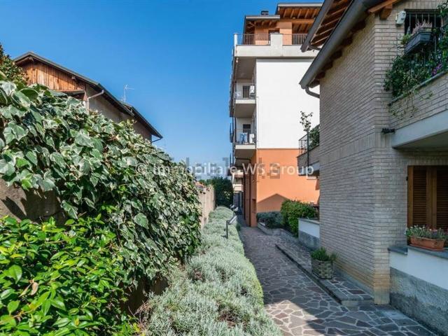 Appartamento in vendita a Biassono, Lombardia