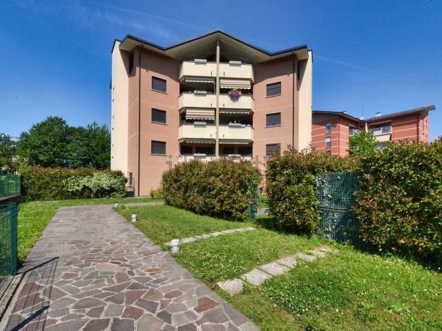 Appartamento in vendita a Solaro, Lombardia