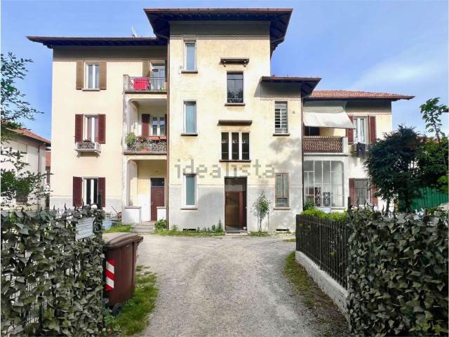 Appartamento in vendita a Biumo Superiore, Varese