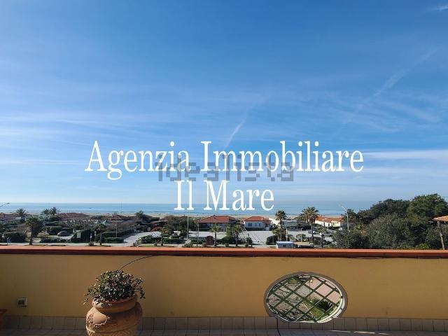 Attico in vendita a Marina di Pietrasanta, Pietrasanta
