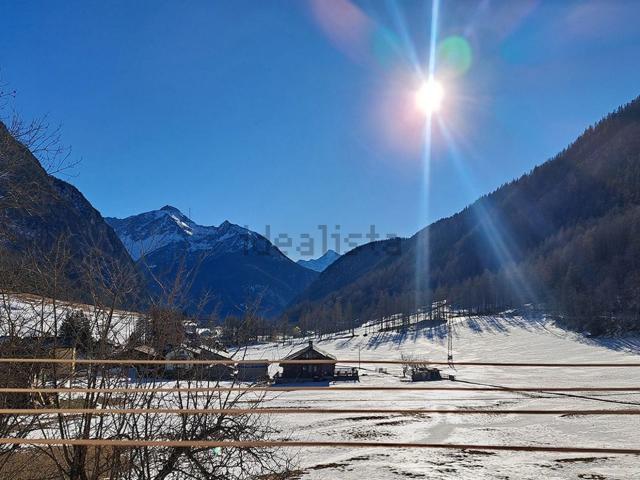 Appartamento in vendita a Ollomont, Aosta