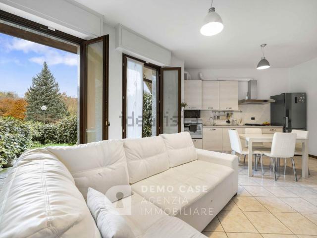Appartamento in vendita a Grandate, Lombardia