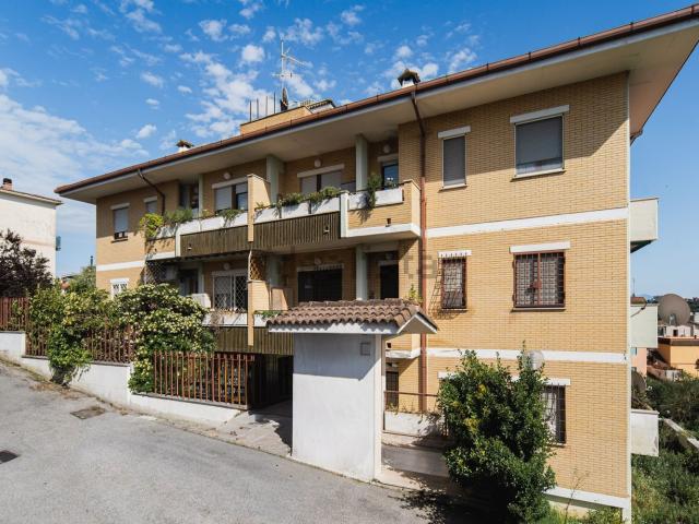 Appartamento in vendita a Casale Prima Porta, Roma Capitale