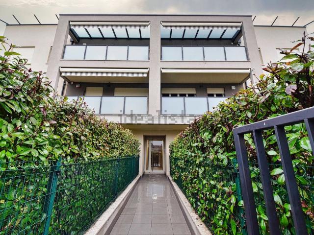 Appartamento in vendita a Carate Brianza, Lombardia