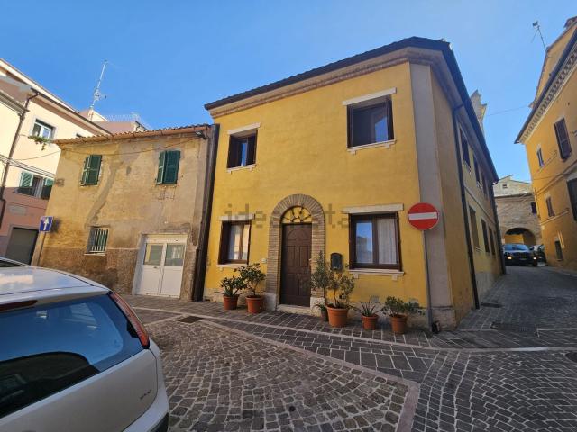 Appartamento in vendita a Agugliano, Ancona