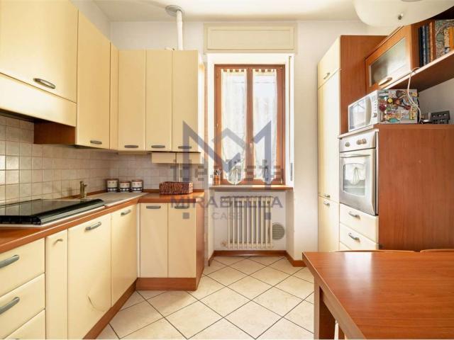 Appartamento in vendita a Biassono, Lombardia