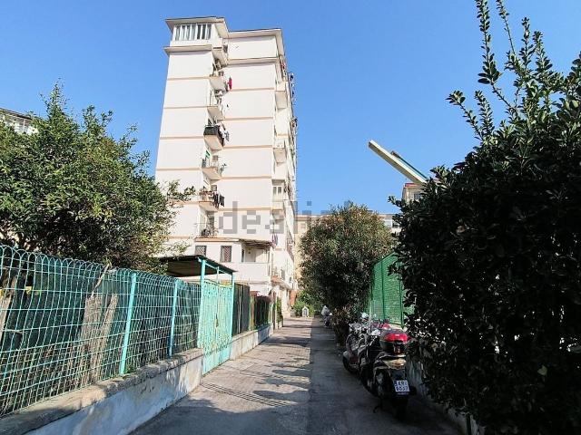 Appartamento in vendita a Coroglio, Napoli