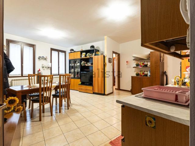 Appartamento in vendita a Cabiate, Lombardia