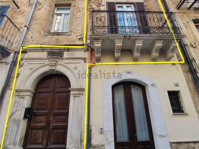 Appartamento in vendita a Valguarnera Caropepe, Enna