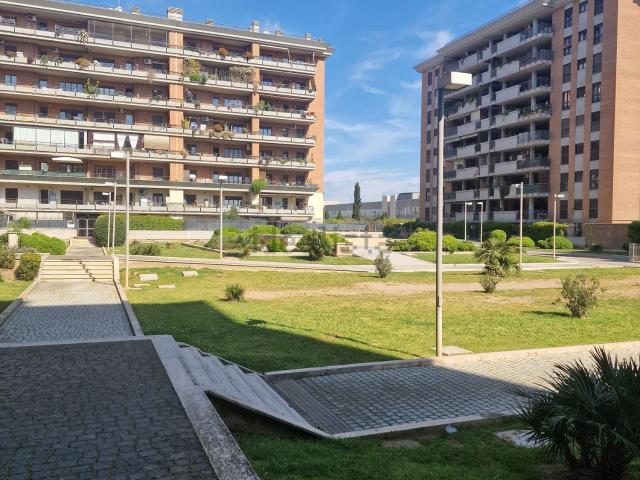 Appartamento in vendita a Pleiadi, Roma Capitale