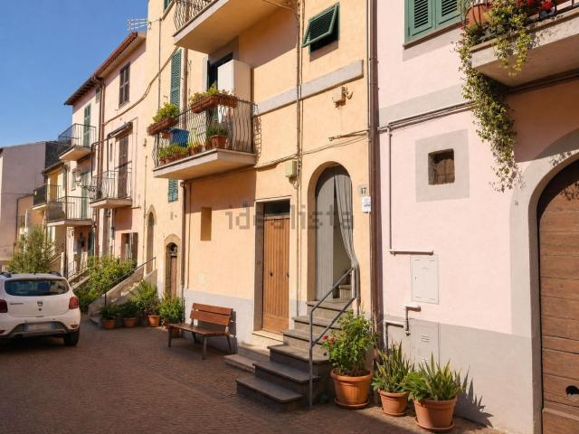 Appartamento in vendita a Piansano, Lazio