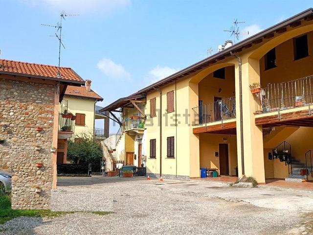 Appartamento in vendita a Bernareggio, Lombardia