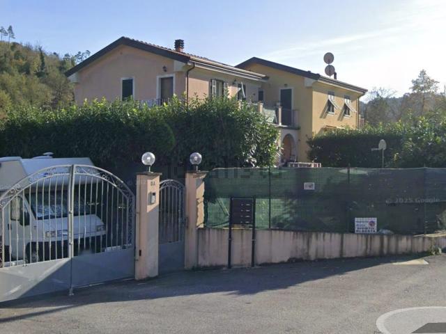 Appartamento in vendita a Follo, Liguria