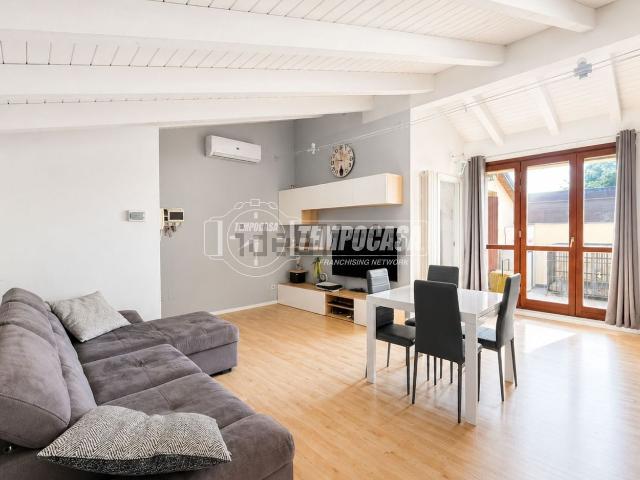 Appartamento in vendita a Robbiate, Lecco