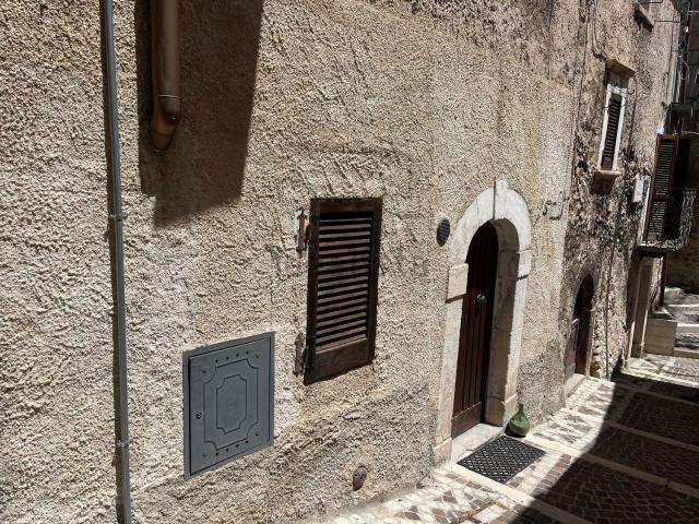 Appartamento in vendita a Castel Del Monte, Abruzzo