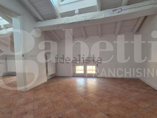 Appartamento in vendita a Zona Castello, Cremona