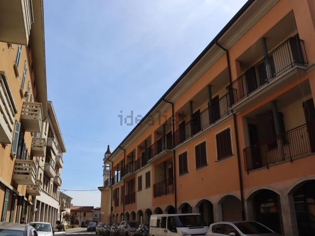 Appartamento in vendita a Cairate, Lombardia