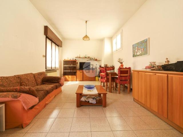 Appartamento in vendita a Biassono, Lombardia