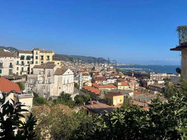 Appartamento in vendita a Salerno, Campania
