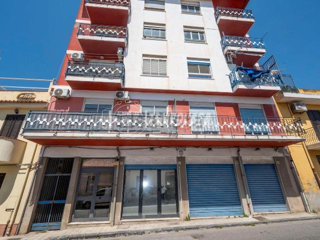 Appartamento in vendita a Mili Marina, Messina