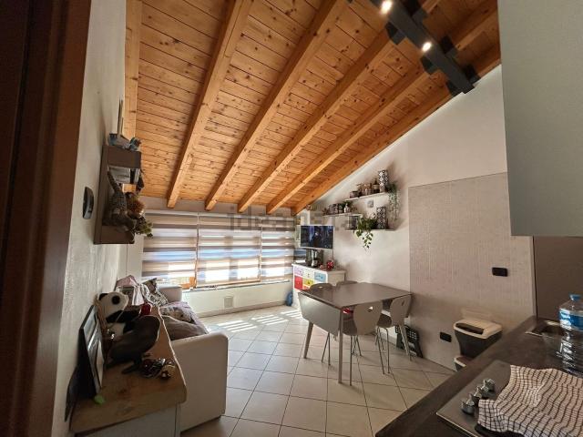 Appartamento in vendita a Casnate con Bernate, Casnate