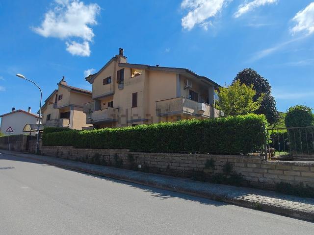 Appartamento in vendita a Oriolo Romano, Lazio