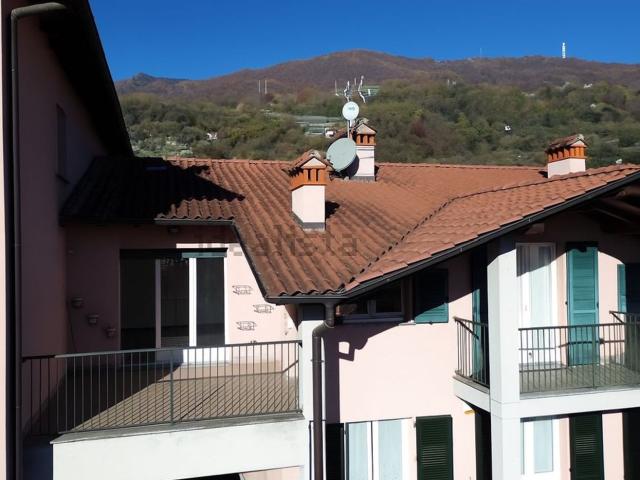 Appartamento in vendita a Campiedi, Dongo