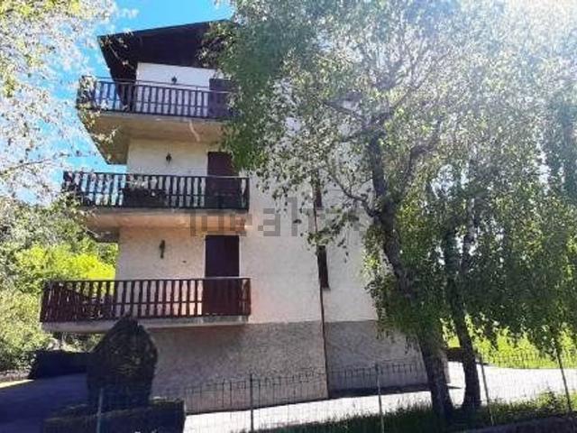 Appartamento in vendita a Comunità Montana della Valle Brembana, Zogno