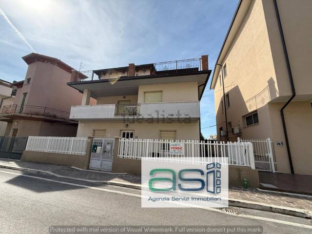 Appartamento in vendita a Alba Adriatica, Teramo