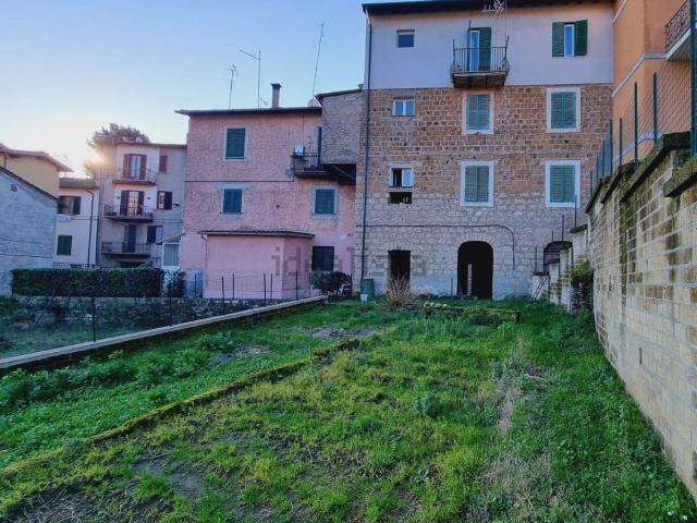 Appartamento in vendita a Caprarola, Lazio
