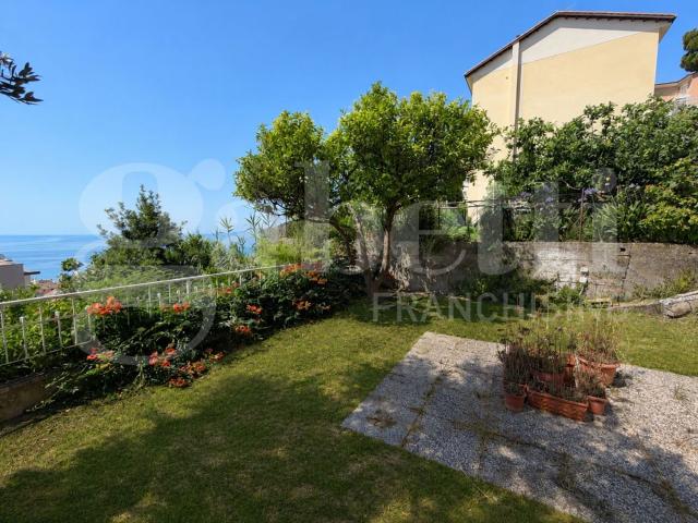 Appartamento in vendita a Finalmarina, Finale Ligure
