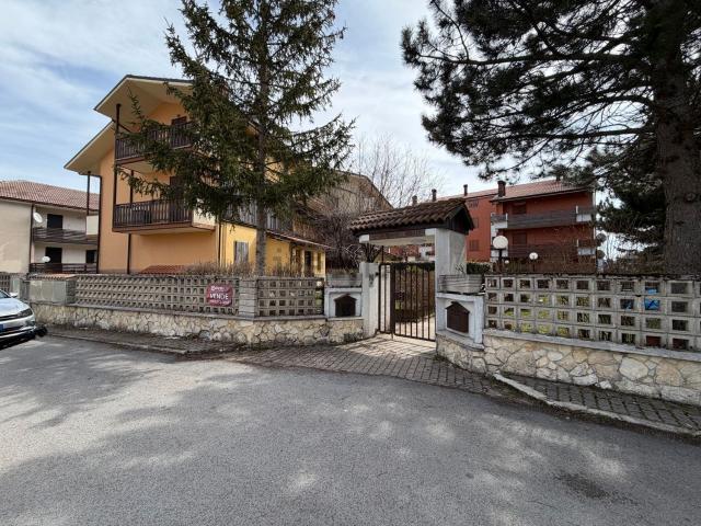 Appartamento in vendita a Rocca Di Mezzo, Abruzzo