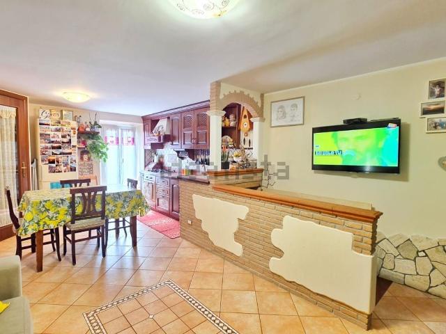 Appartamento in vendita a Scacciati, Roma Capitale