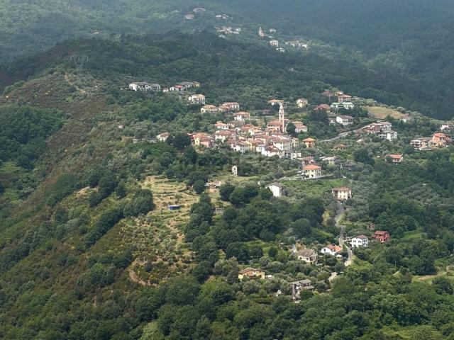 Appartamento in vendita a Vezzano Ligure, Liguria