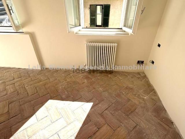 Appartamento in vendita a Centro Storico, Marche
