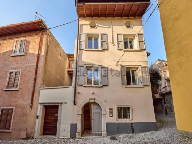 Appartamento in vendita a Malcesine, Veneto