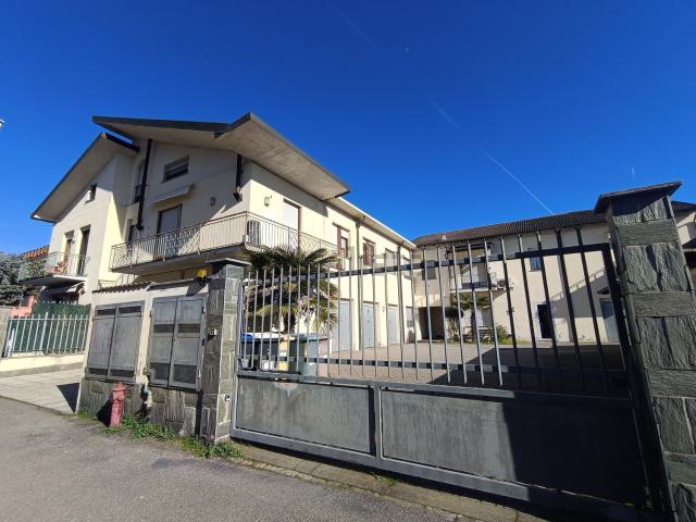 Attico in vendita a Sannazzaro De' Burgondi, Lombardia