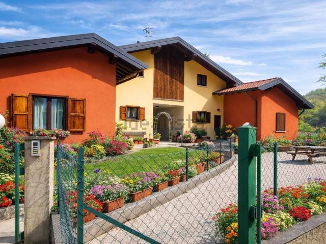 Appartamento in vendita a Costa Valle Imagna, Lombardia