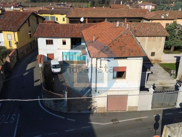 Appartamento in vendita a Rovato, Lombardia