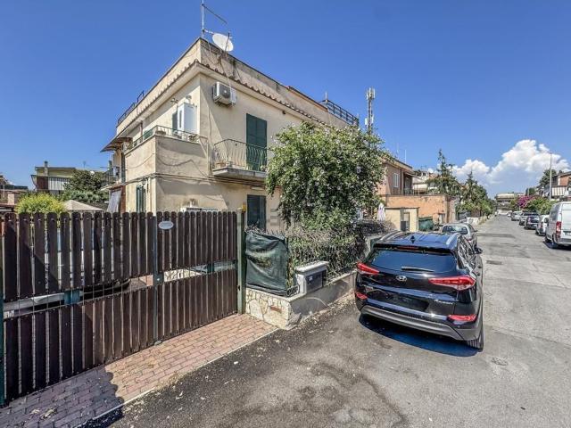 Appartamento in vendita a Municipio Roma X, Roma Capitale
