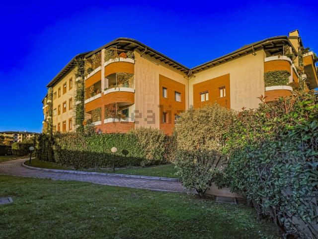 Appartamento in vendita a Biassono, Lombardia