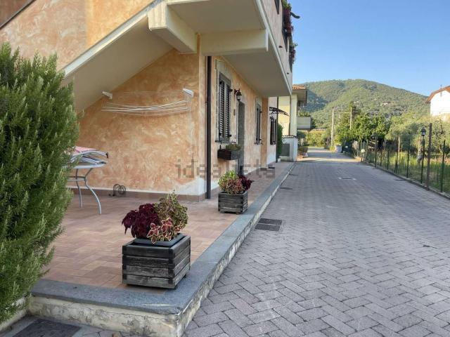 Appartamento in vendita a Cerqueto, Passignano Sul Trasimeno